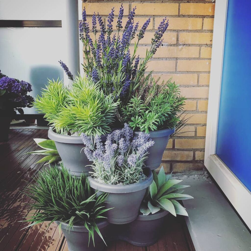 Diverse kunstplanten voor buiten inclusief bloeiende varianten en kunstbomen