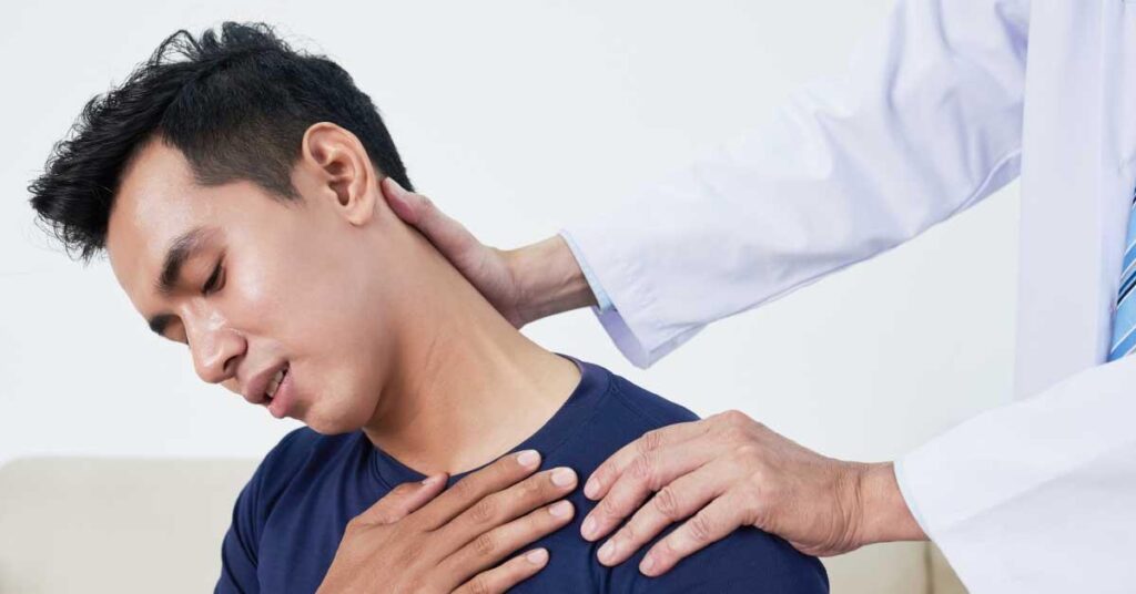 Fysiotherapie behandeling bij beknelde zenuw in de nek met mobilisatie- en strechtechnieken