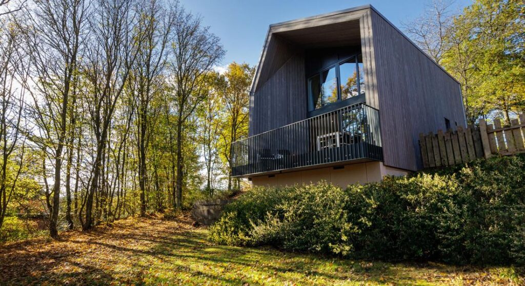 Ferienimmobilien kaufen in Holland met luxe accommodatie in een urlaubspark omgeven door water en groen