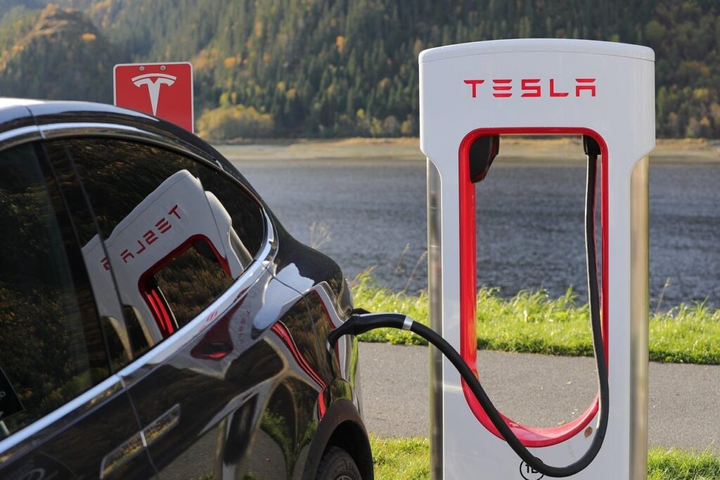 Vergelijking van accugrootte en oplaadtijd: grote accu versus kleine accu bij elektrische auto's