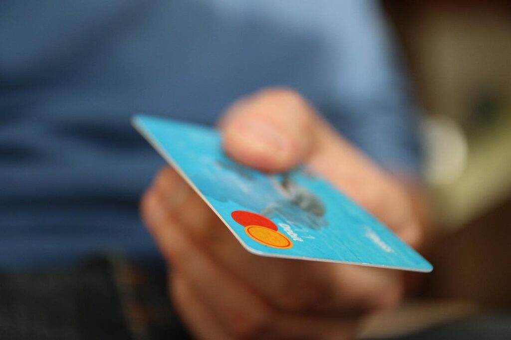 Grafische weergave van binaire opties handel met stijgende en dalende koerslijnen op financiële markten