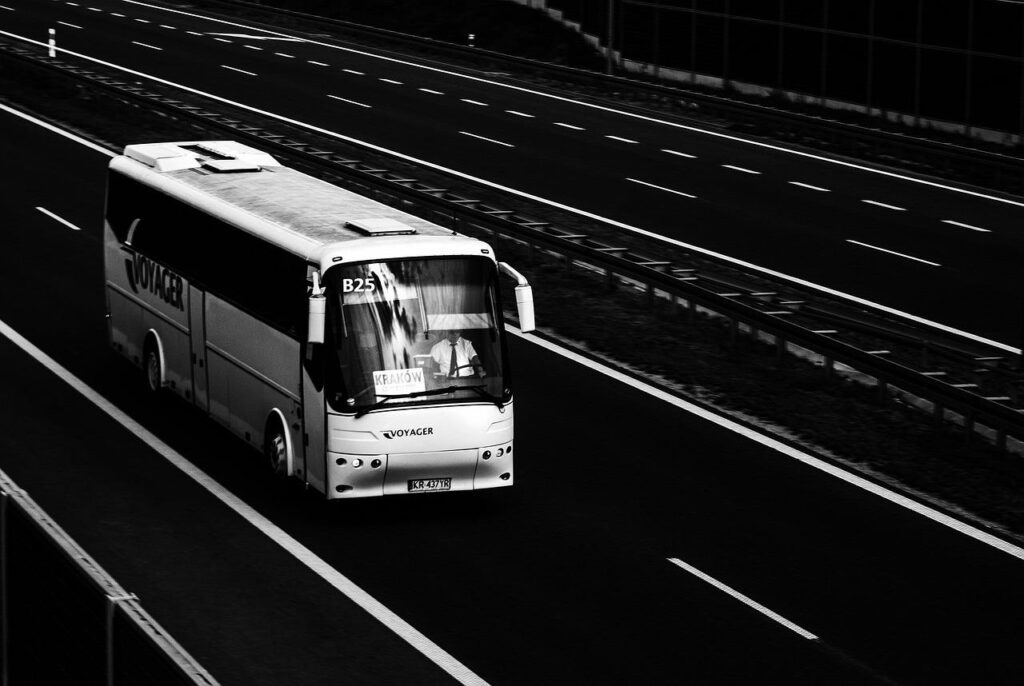 Touringcar huren in Utrecht voor groepsvervoer bij bruiloften, schoolreizen en zakelijke uitstapjes
