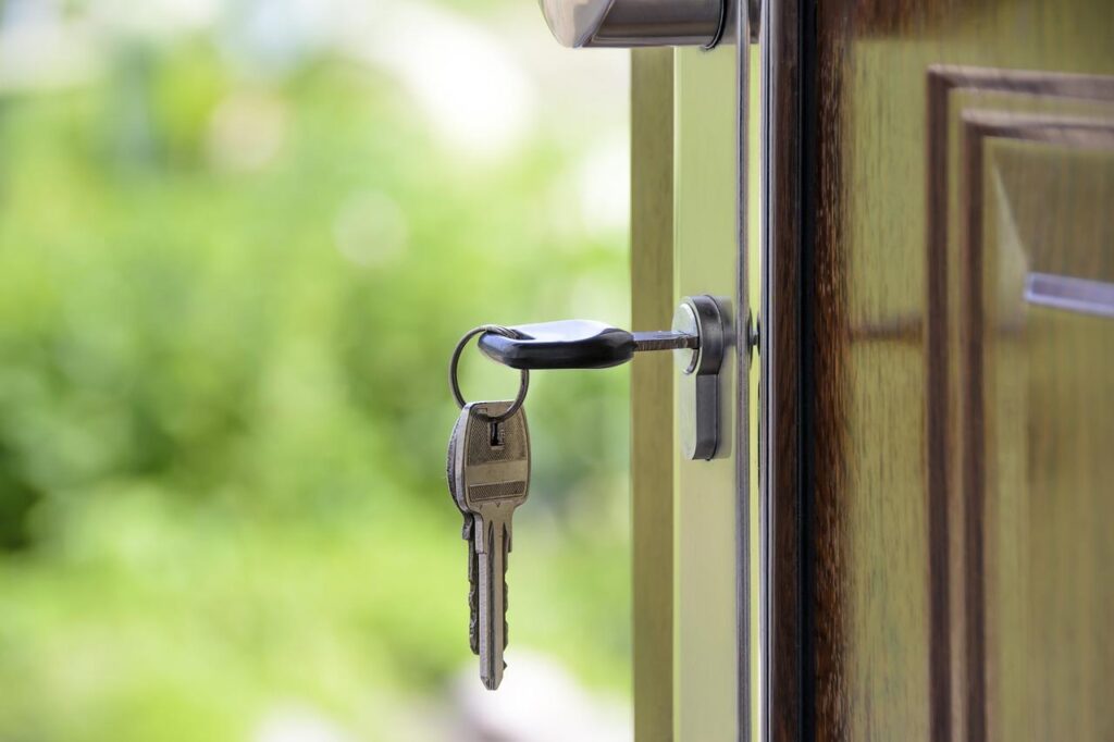 Illustratie van de veranderende regels voor verhuur van eigen woningen in Utrecht, met focus op vergunningsplicht en huurprij