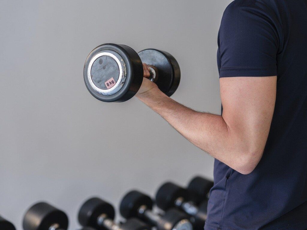 Overzicht van verschillende soorten fitnessapparatuur voor cardio en krachttraining thuis