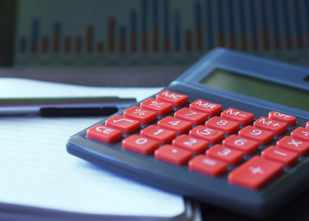 5S in de Fiscale Wereld: geordende administratie met mappen en documenten voor belastingvoordelen